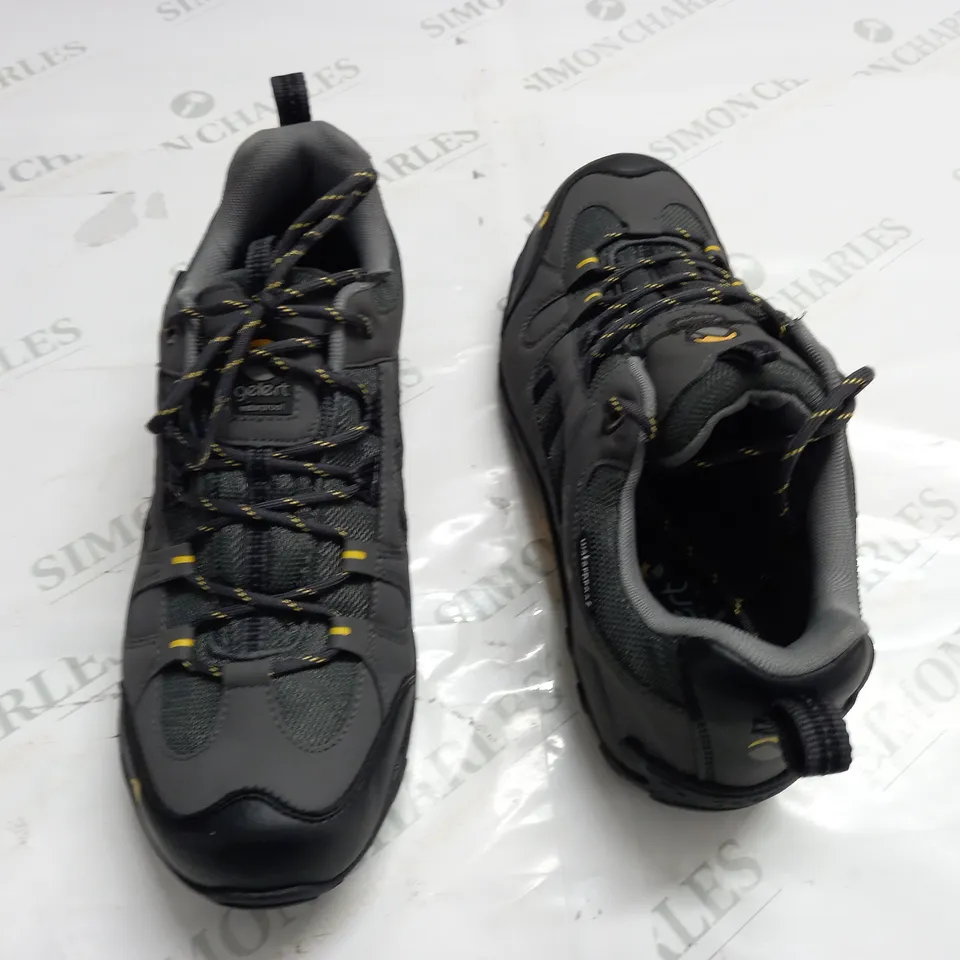 GELERT WATERPROOF ROCKY SHOES IN CHARCOAL - UK 9