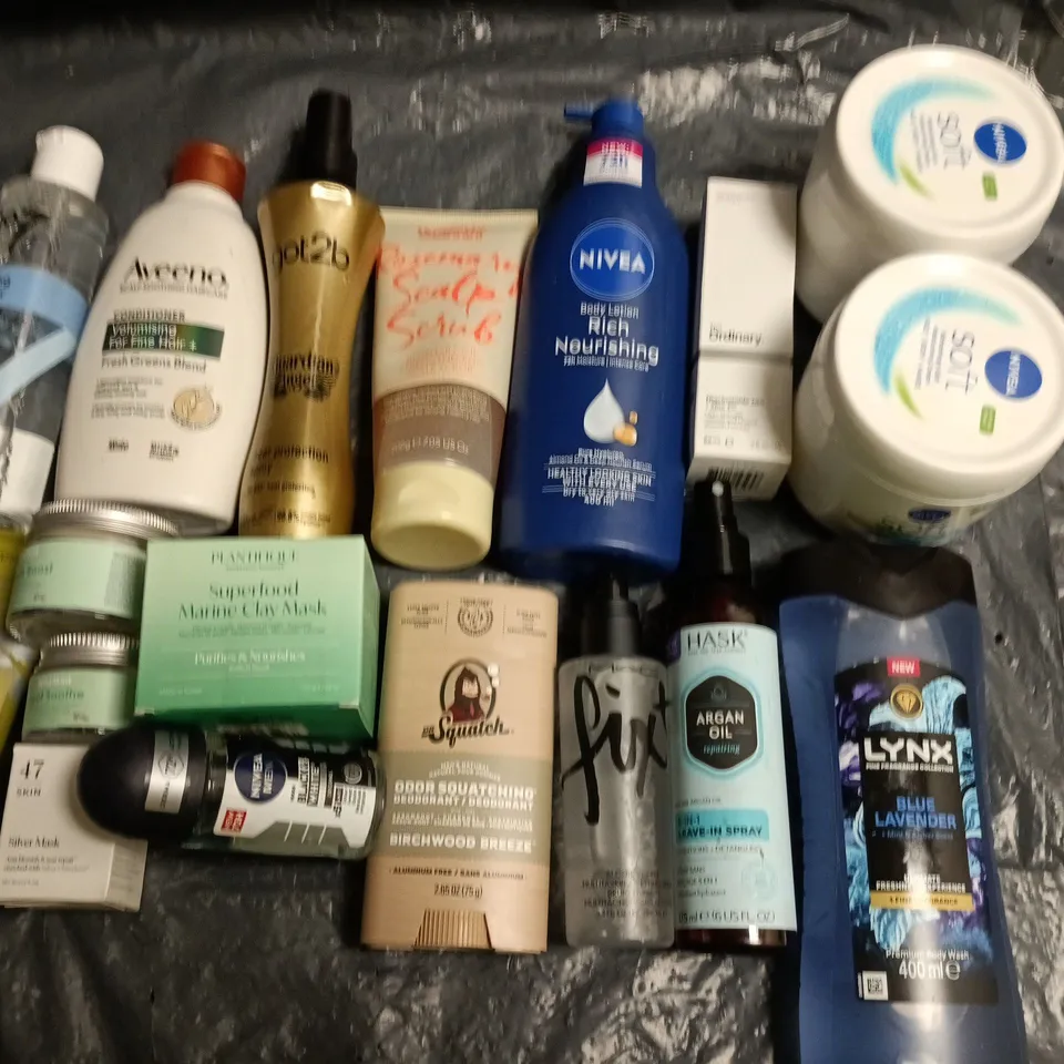 LOT OF APPROXIMATELY 20 ASSORTED HEALTH AND BEAUTY ITEMS TO INCLUDE NIVEA, LYNX AND PLANTIFIQUE