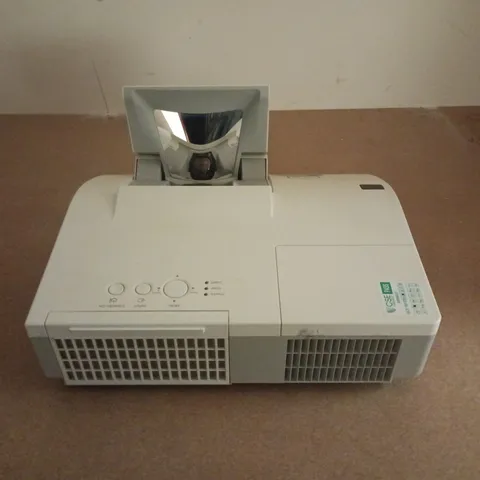 HITACHI LCD PROJECTOR CP-AW250N