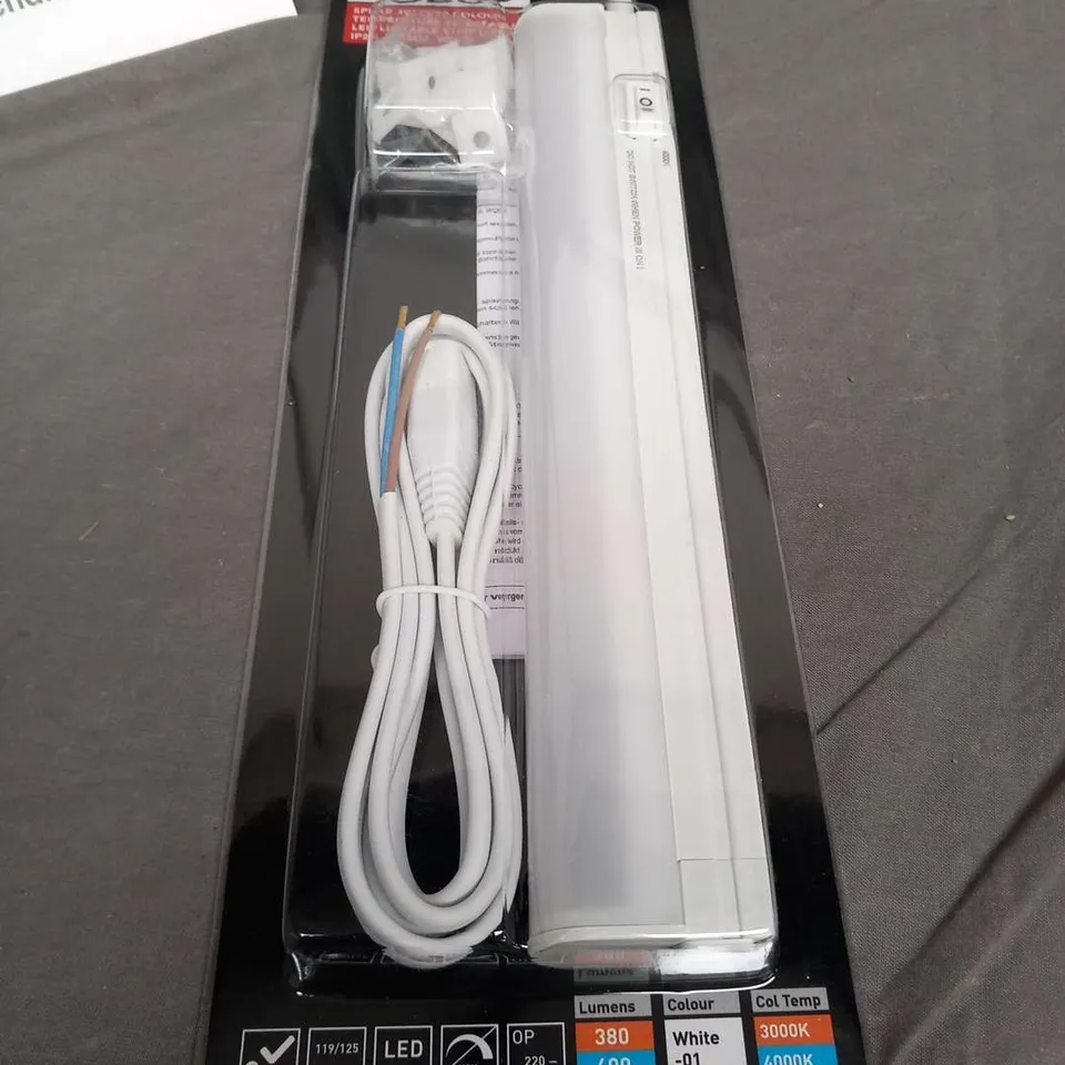 TEN BRAND NEW ROBUS SPEAR 3W CCT2 COLOUR TEMPERATURE SELECTABLE LED LINKABLE STRIP LIGHT