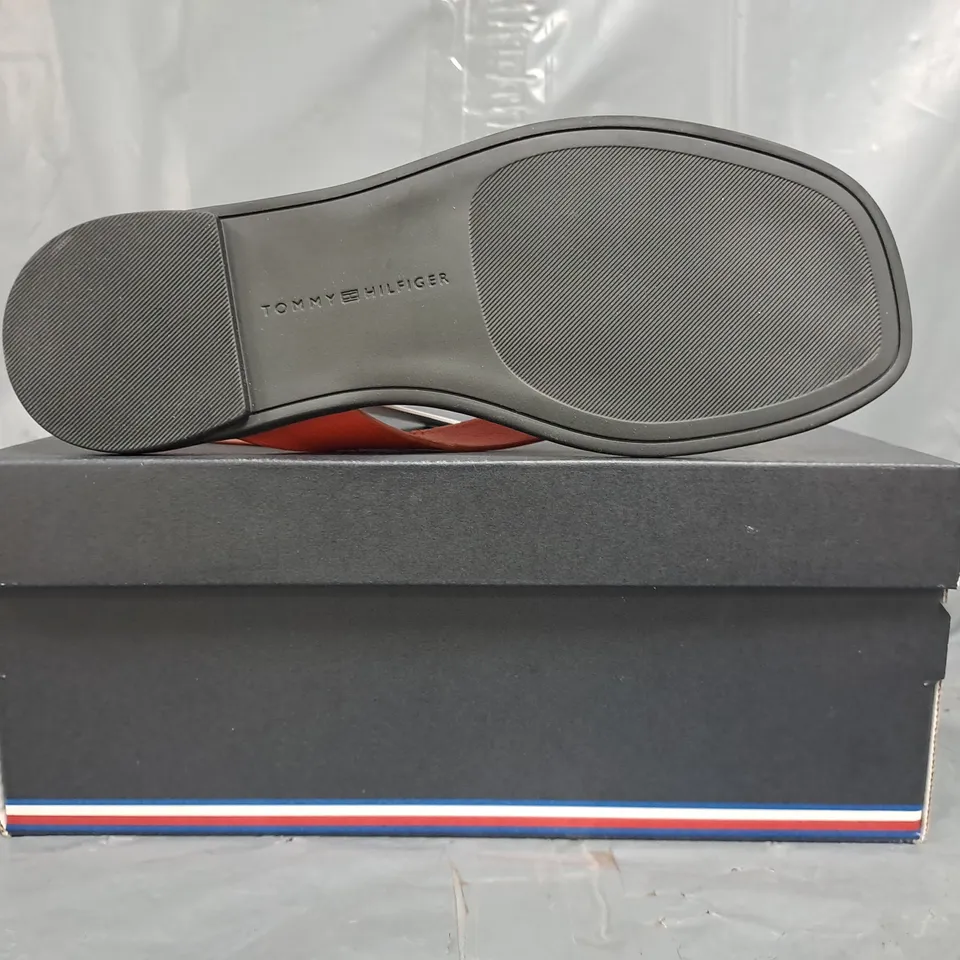 BOXED PAIR OF TOMMY HILFIGER TOE-POST SANDALS IN CORAL/BLACK SIZE EU 38