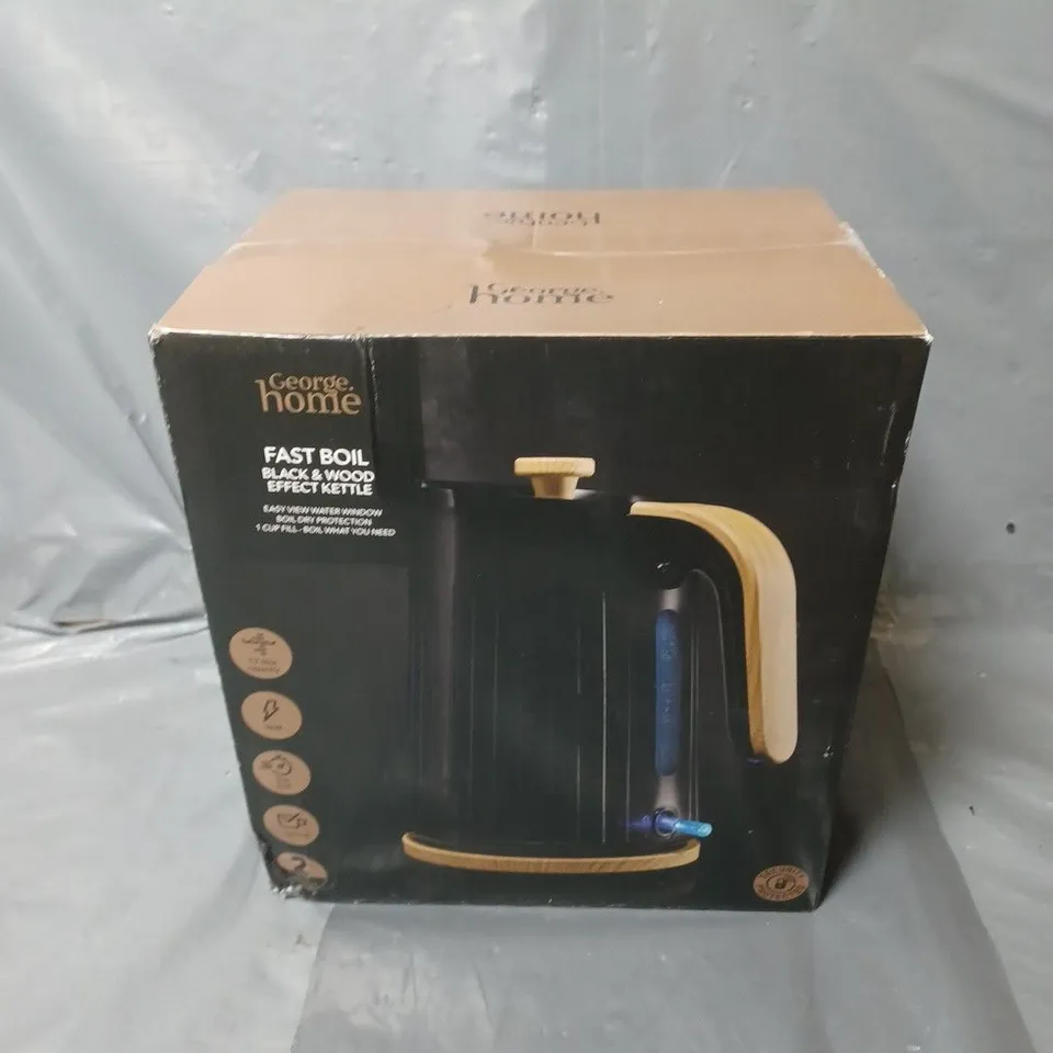 BOXED FAST BOIL BLACK & WOOD EFFECT KETTLE