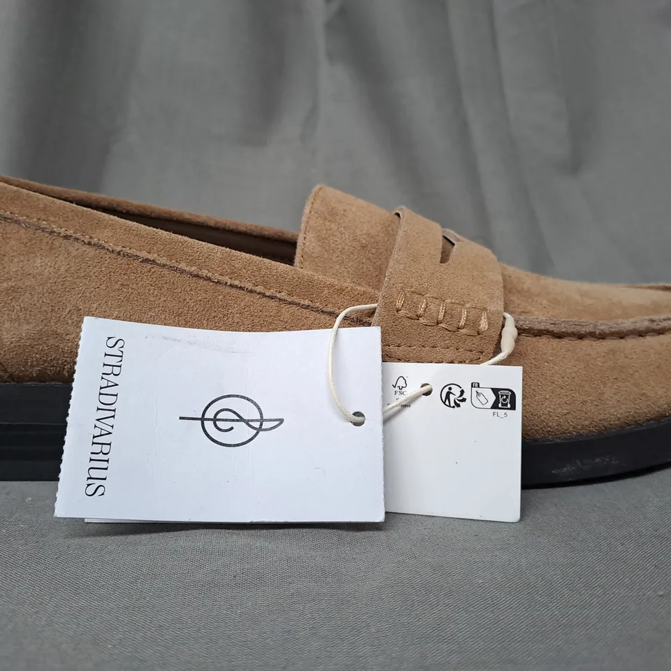 PAIR OF STRADIVARIUS LOAFERS IN BROWN EU SIZE 38