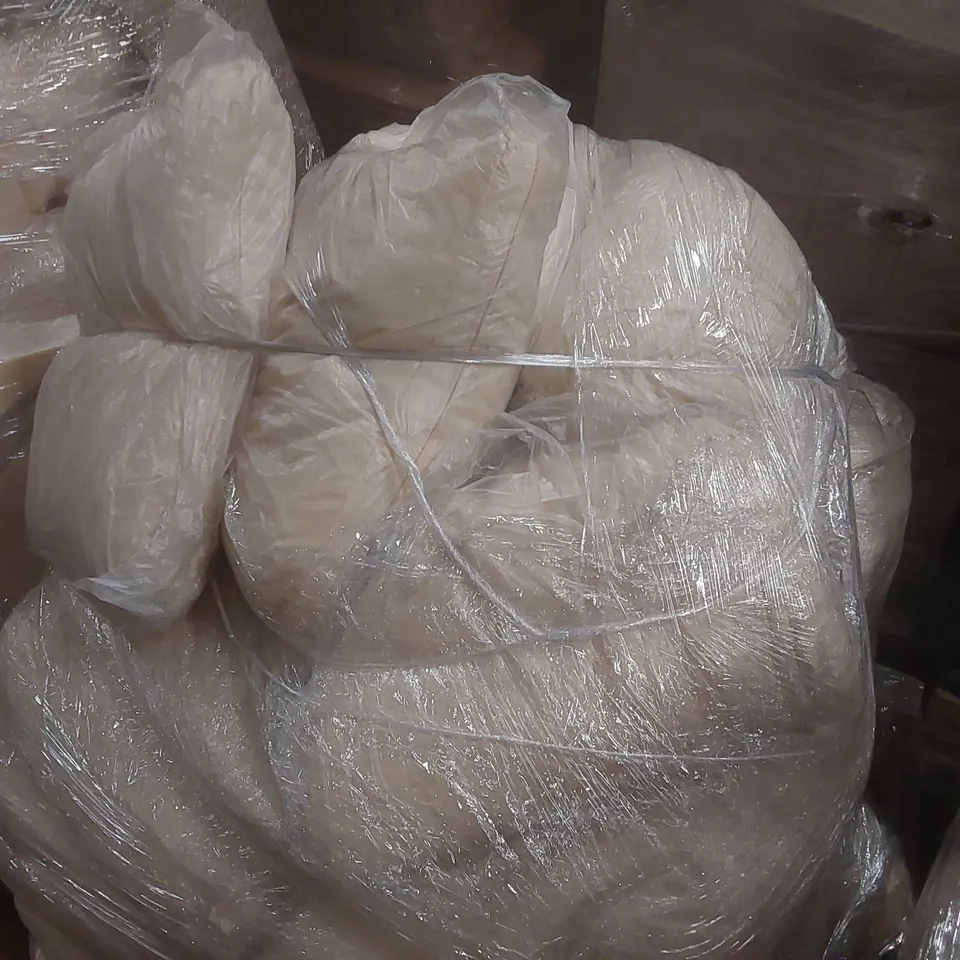 PALLET CONTAINING A VERY LARGE QUANTITY OF ASSORTED GARDEN CUSHIONS
