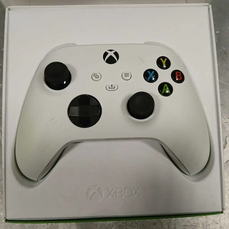 BOXED XBOX WIRELESS CONTROLLER