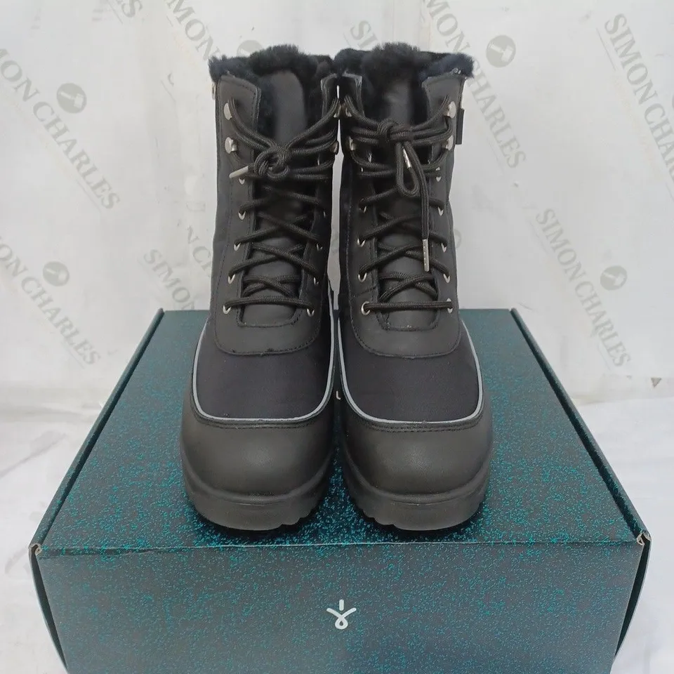 BOXED EMU AUSTRALIA LADIES SNOWY WATERPROOF WITH REFLECTIVE TRIM BOOTS BLACK SIZE 9