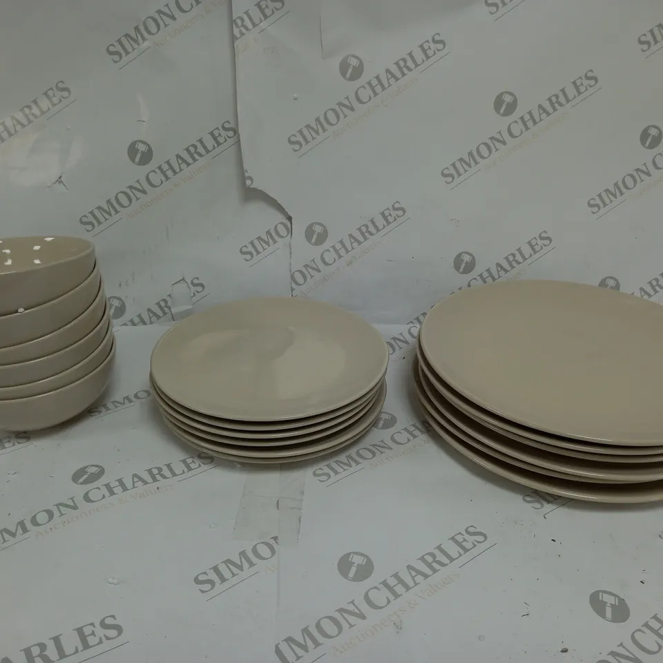 BOXED CESIRO SET OF 6 GLOSSY CREAM PLATES TO INCLUDE - 6 DINNER PLATES - 6 BOWLS - 6 DESERT PLATES - COLLECTION ONLY