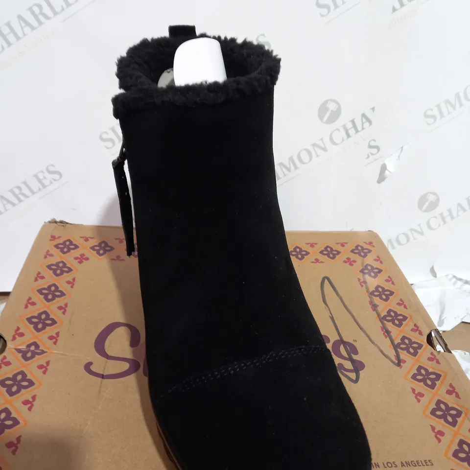  SKECHERS OFF HOURS BLACK WEDGE HEEL ANKLE BOOT SIZE 5.5 