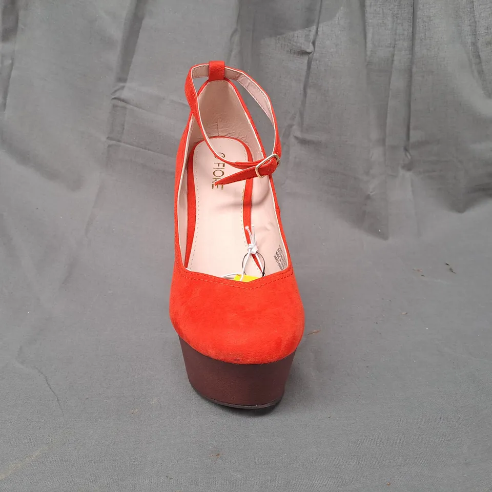 BOX OF APPROXIMATELY 8 PAIRS OF FIORE HIGH WOODEN PLATFORM SHOES IN ORANGE IN VARIOUS SIZES