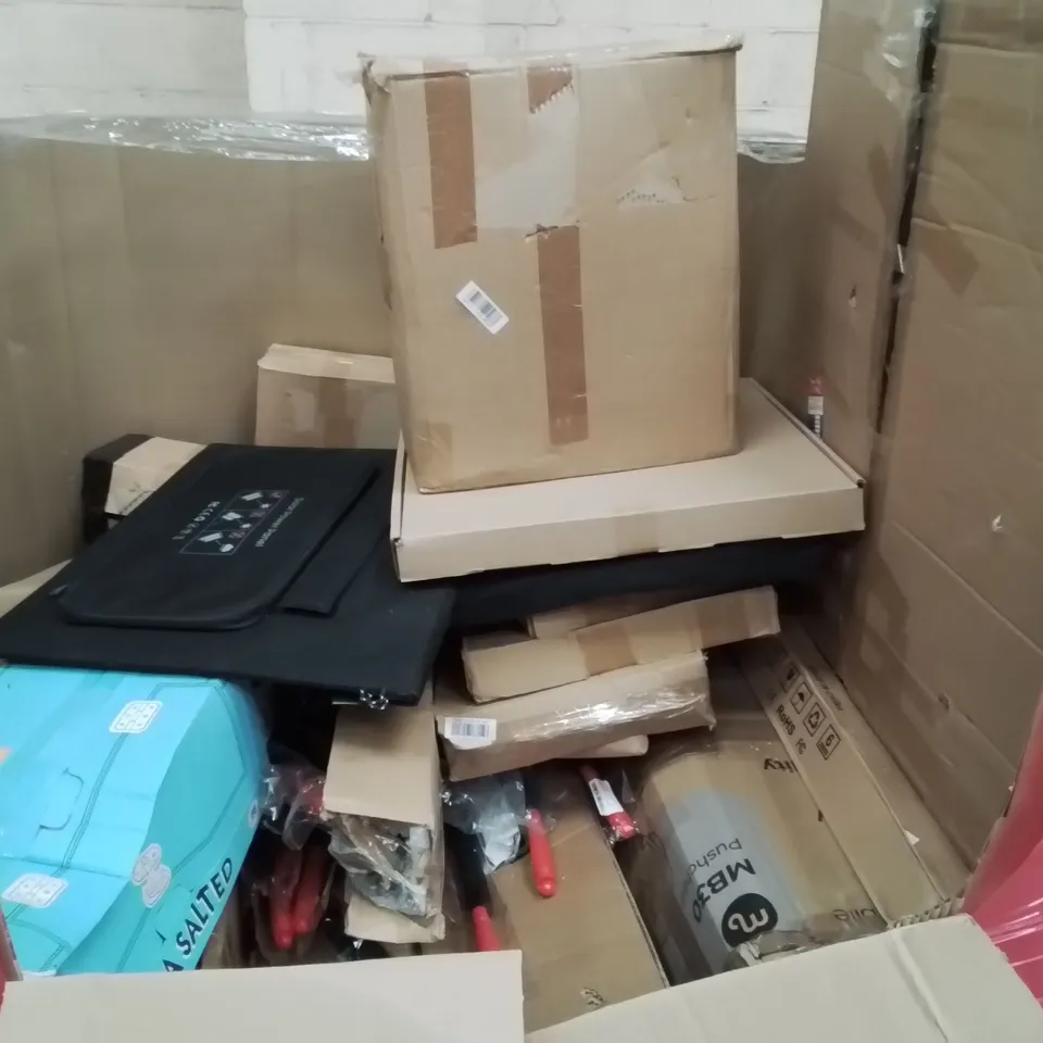 PALLET OF ASSORTED ITEMS TO INCLUDE: OFFICE CHAIR, DESK, UDREAMER RECORD PLAYER, RELAXATION FOOT SPA, BAGGED RADIATOR CLEANERS ECT