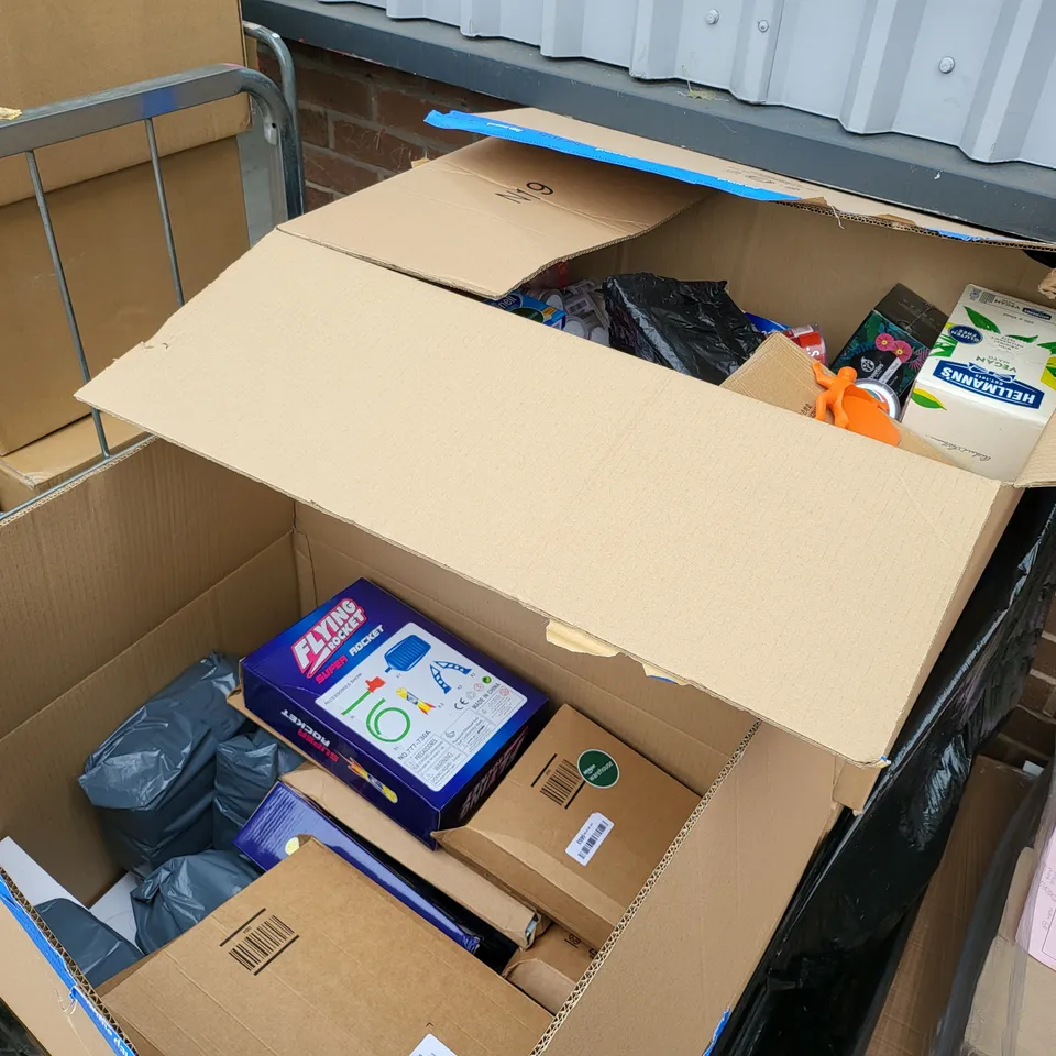 PALLET OF 6 LARGE BOXES OF A SIGNIFICANT QUANTITY OF ASSORTED ITEMS TO INCLUDE ULTRA VIBES JAPANESE INSPIRED SOLAR GARDENS LED LIGHTS, MOSISO CASE FOR MACBOOK, FAIRY LANTERN CRAFT KIT, FLYING ROCKET, 