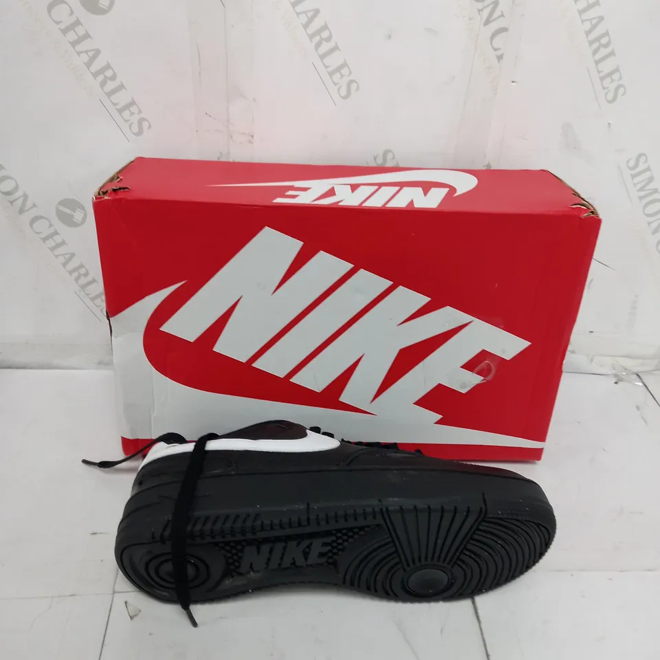 BOXED PAIR OF NIKE GAMMA FORCE BLACK/WHITE UK 6.5 
