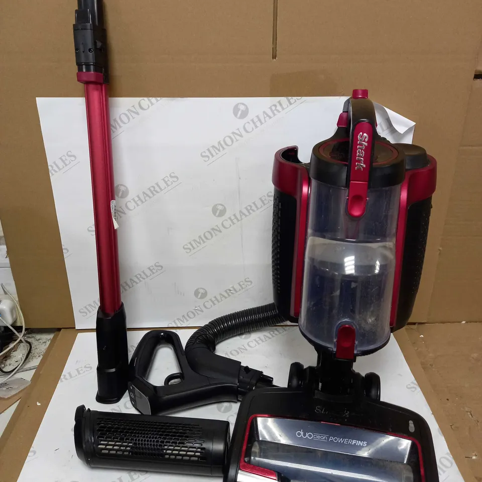 SHARK DUOCLEAN POWERFINS VACUUM CLEANER 