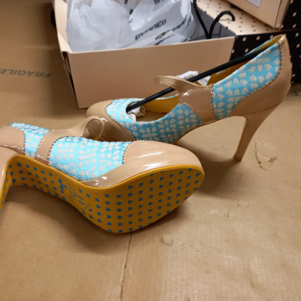 LOT OF 5 BOXED PAIRS OF BANNED HIGH HEELED SHOES - VARIOUS SIZES