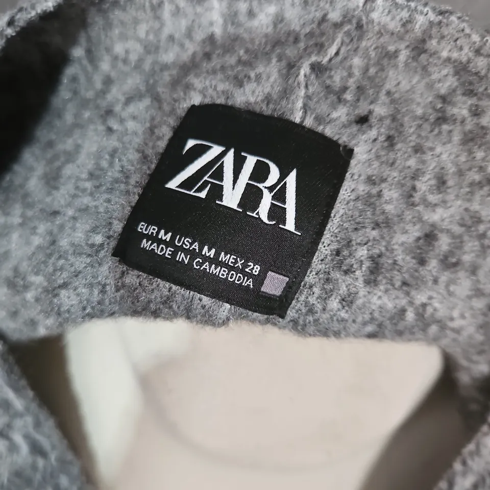 ZARA WOMEN’S WOOL BOUCLÉ SLEEVELESS VEST/CARDIGAN – SIZE M 