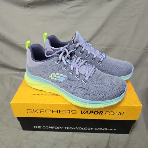 BOXED SKECHERS VAPOR FOAM TRAINERS IN PURPLE/GREEN - UK SIZE 7