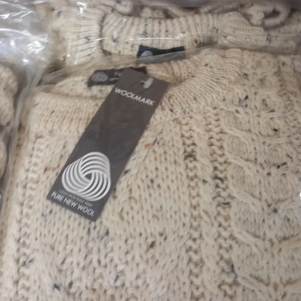 LOT OF APPROXIMATELY 10 AS NEW PURE NEW WOOL KNITTED CREW JUMPERS IN ECRU - ALL M