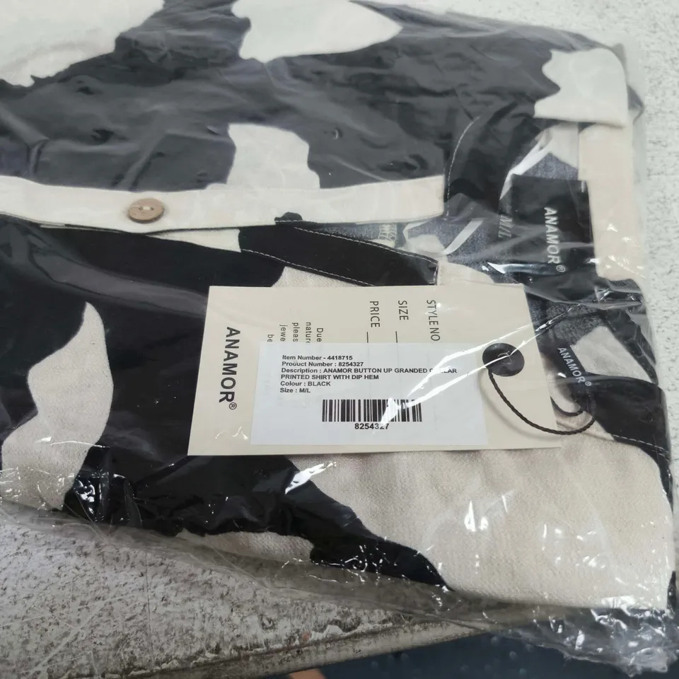ANAMOR BUTTON UP GRANDED COLLAR PRINTED SHIRT WITH DIP HEM BLACK MEDIUM/LARGE TAGGED BAGGED