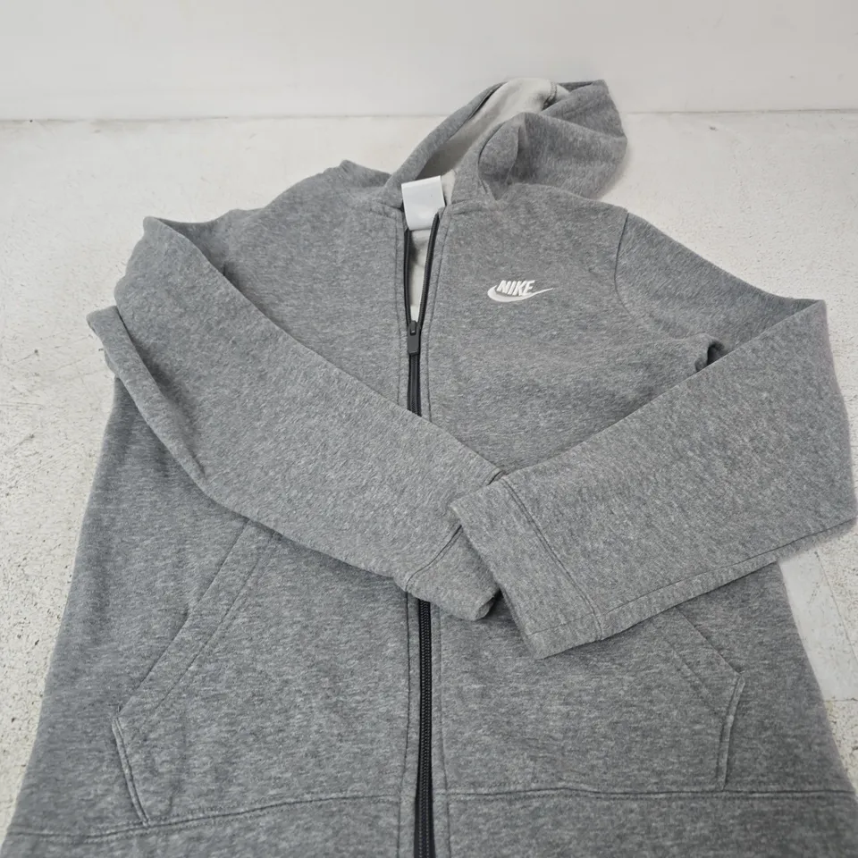 NIKE ZIP HOODIE – GREY, SIZE CHILDS MEDIUM