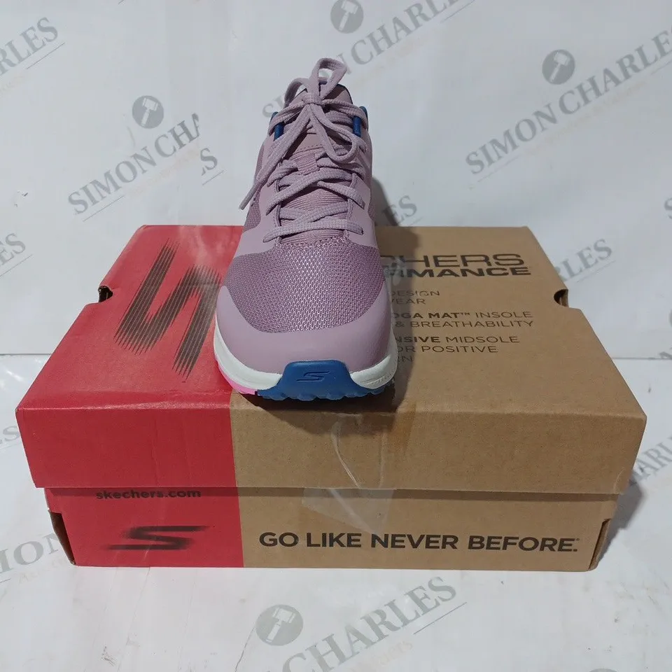 BOXED PAIR OF SKECHERS TRAINERS IN MAUVE SIZE 5