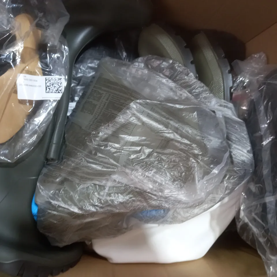 BOX OF APPROXIMATELY 15 ASSORTED PAIRS OF SHOES AND FOOTWEAR ITEMS IN VARIOUS STYLES AND SIZES TO INCLUDE SOFTLITES, LILLEY, ETC