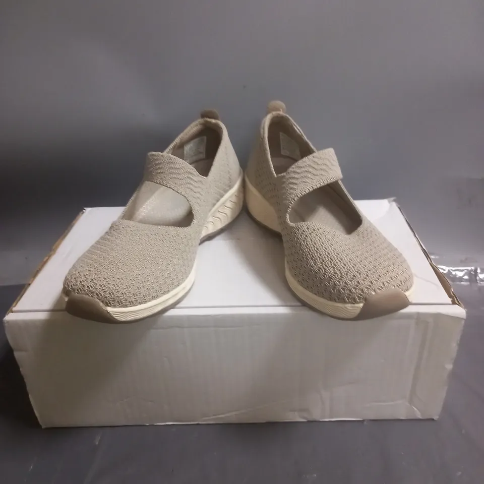 SKECHERS UP LIFT STRETCH FIT SHOES TAUPE SIZE 4