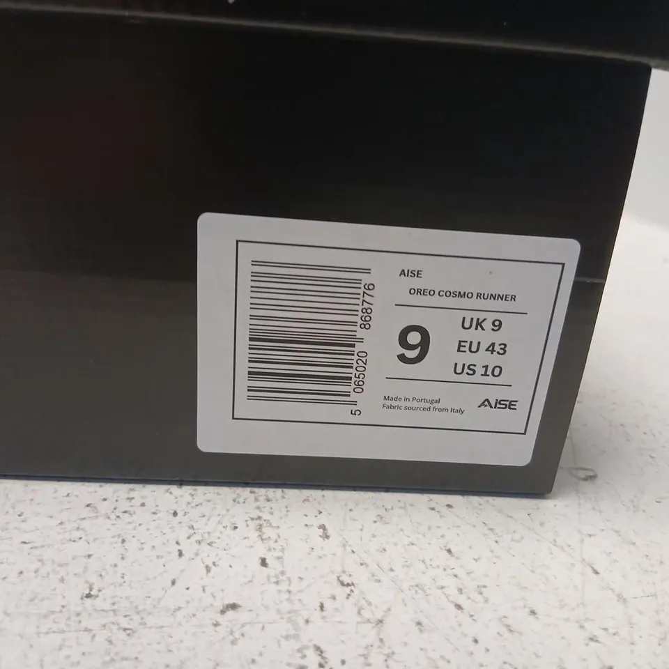 AISE COSMO RUNNER TRAINERS – UK 9 (EU 43)
