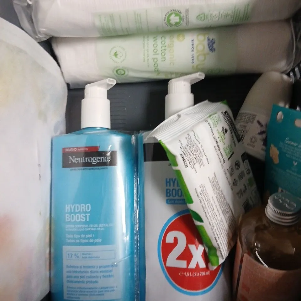 APPROXIMATELY 15 ASSORTED HEALTH & BEAUTY PRODUCTS TO INCLUDE CHEEKY PANDA WIPES, SHEA BUTTER SHEET MASK, HERBAL ESSENCES SHAMPOO ETC 