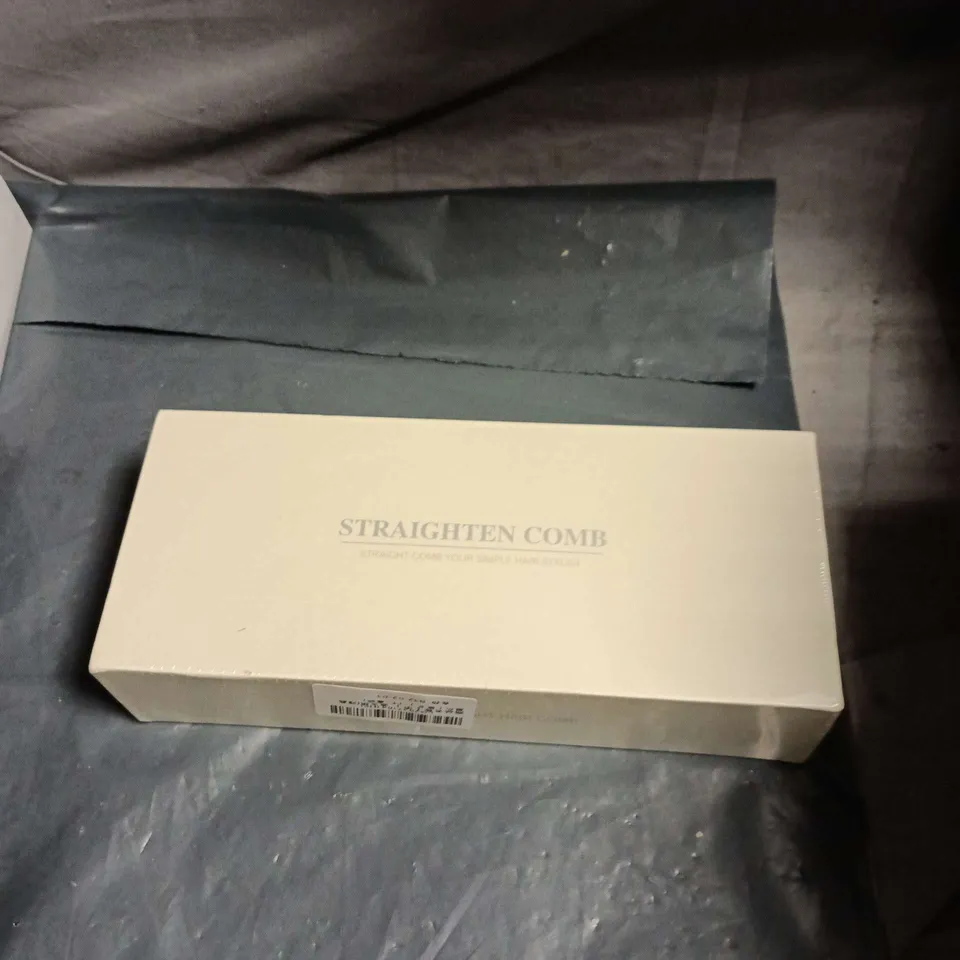 APPROXIMATELY 25 ASSORTED HEALTH & BEAUTY ITEMS INCLUDING EASY BAKE POWDER , STRAIGHTENING COMB ORAL B PRO CROSS ACTION 