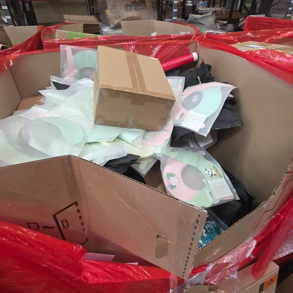 PALLET OF ASSORTED HOUSEHOLD GOODS AND PRODUCTS TO INCLUDE;CAT LITTER TRAY,FRONT TRUCK MAT FOR TESLA