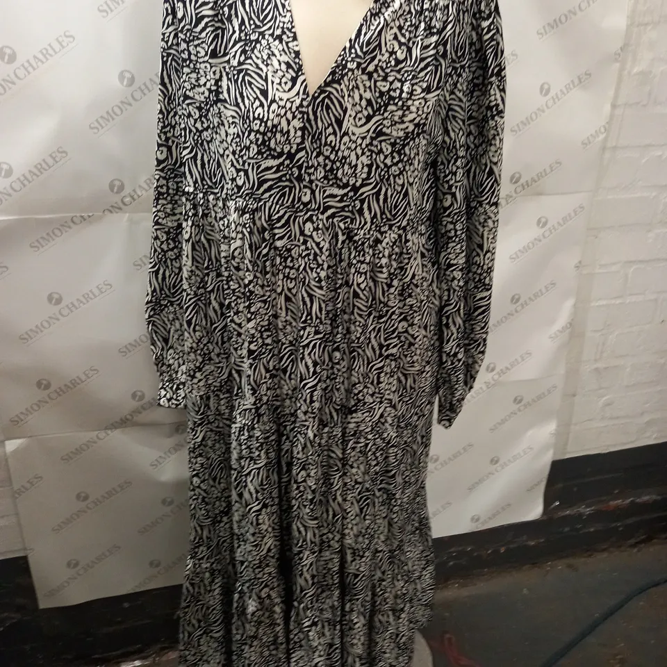 TOPSHOP PATTERENED BLACK/WHITE DRESS - UK 14