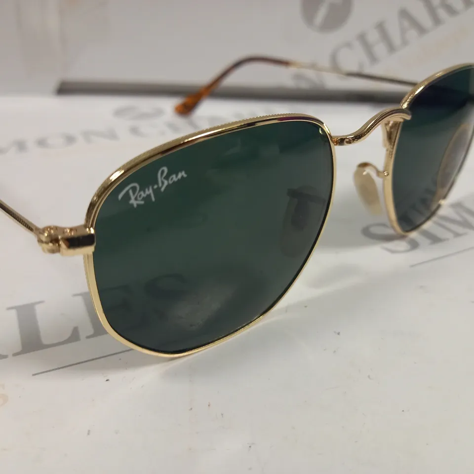 PAIR OF RAY BAN GLASSES