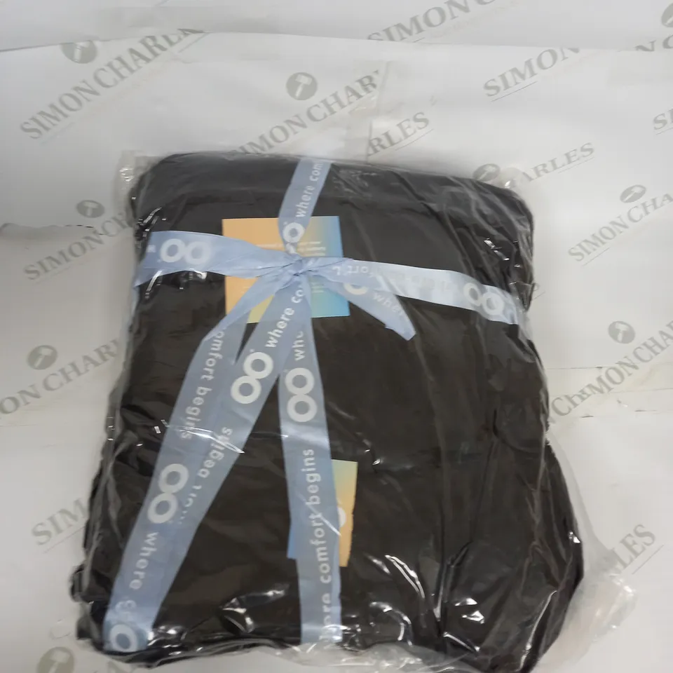 OODIE HOODED OVERSIZED BLANKET - PLAIN BLACK