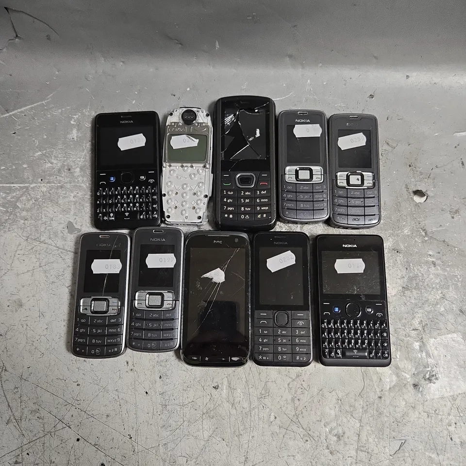 10 X ASSORTED RETRO STYLE MOBILE PHONES IN VARIOUS BRANDS 