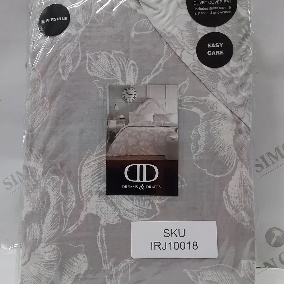 BRAND NEW DREAMS & DRAPES KING DUVET COVER SET WITH FLORAL DESIGN -SILVER-