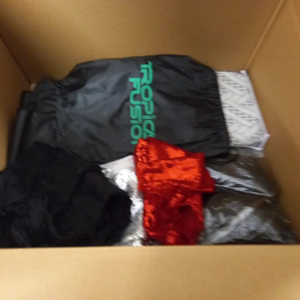 Large Quantity Of Assorted Home Fabric Items 