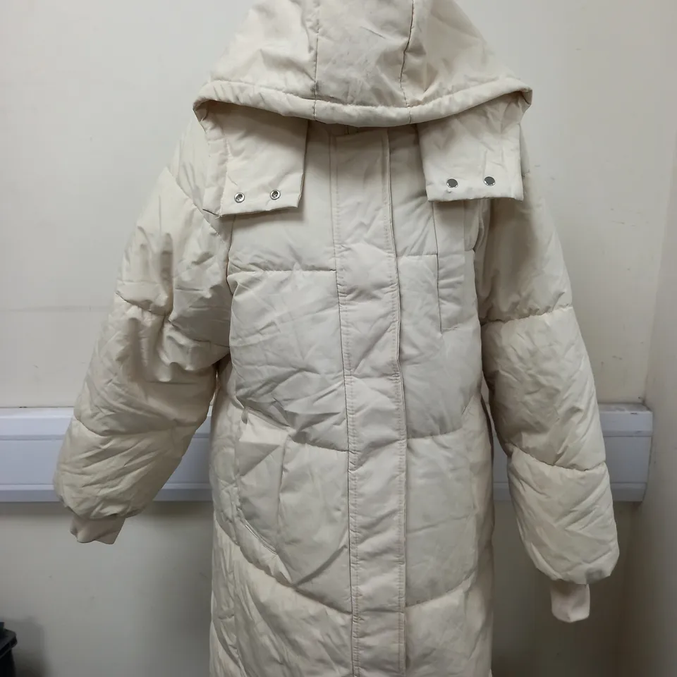 DYG DIANYIGE ZIP-UP PUFFY COAT IN CREAM MEDIUM