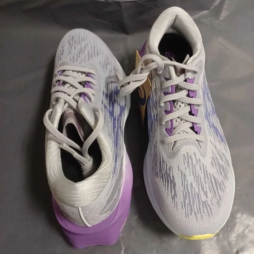 BOXED PAIR OF ASICS NOVABLAST 3 WOMENS SHOES IN WHITE/PURPLE - UK 7