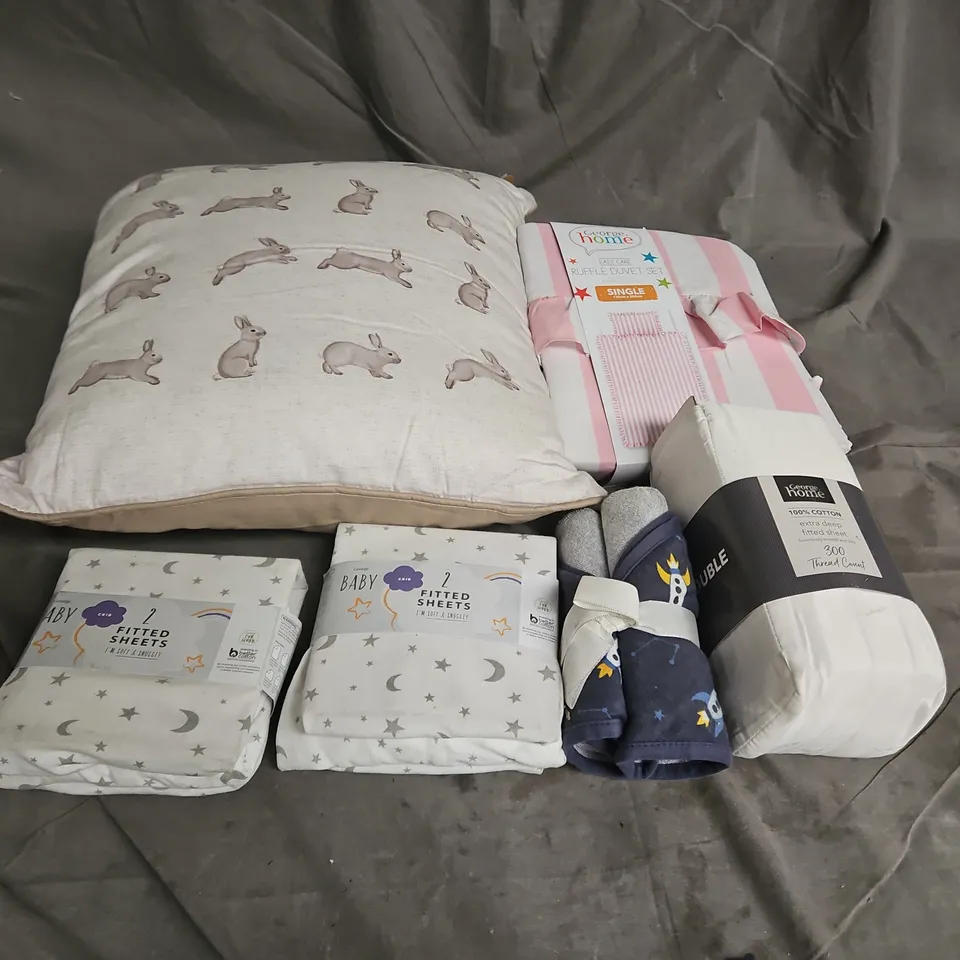 BOX OF APPROXIMATELY 12 ASSORTED BEDDING & SOFT FABRICS ITEMS TO INCLUDE - CUSHION - DUVET SET - BABY FITTED SHEETS