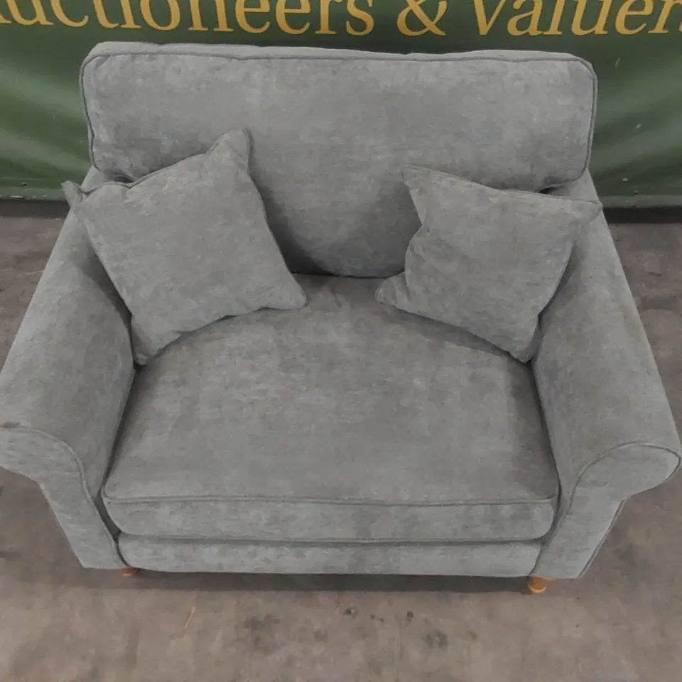 QUALITY DESIGNER FABRIC UPHOLSTERED LOVESEAT