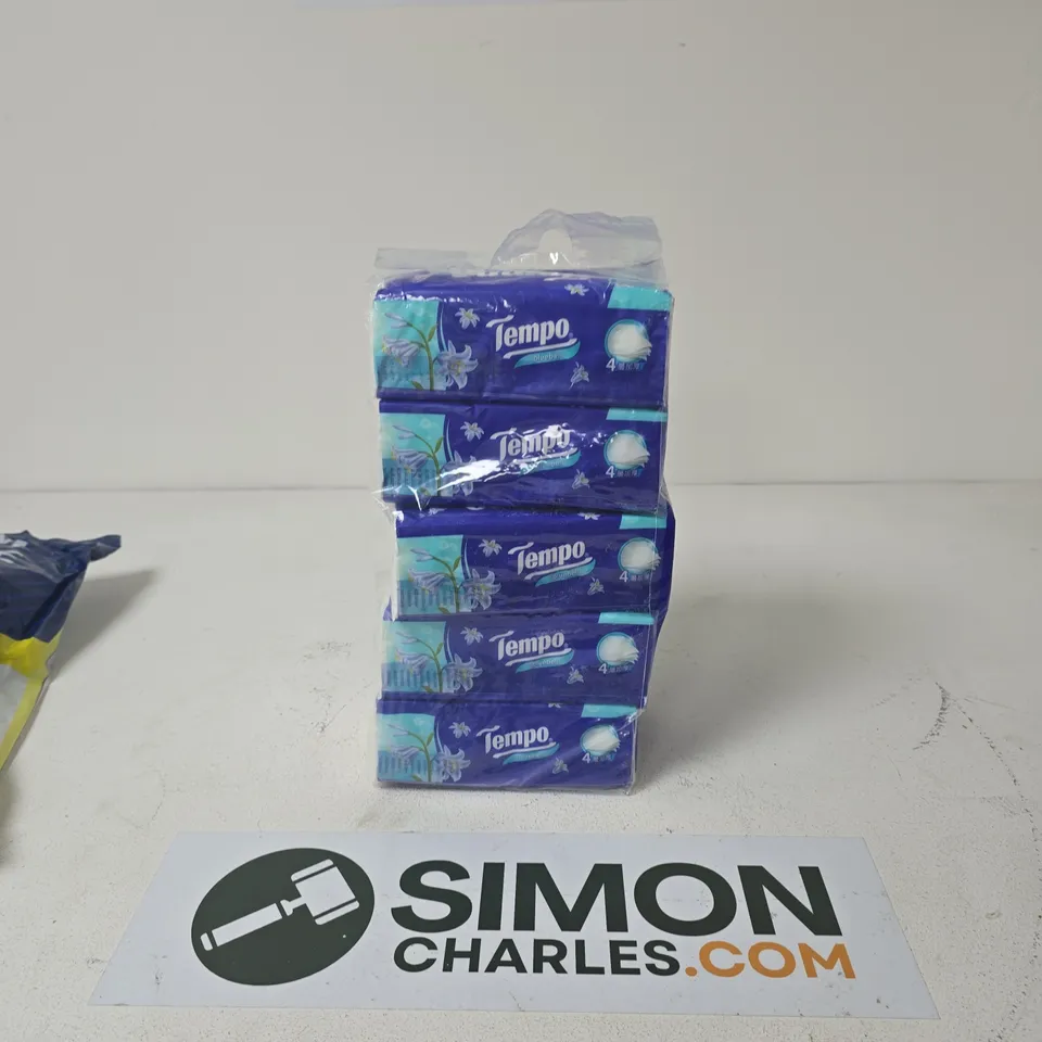 BOX OF APPROXIMATELY 20 ASSORTED HOUSEHOLD ITEMS INCLUDING VACUUM STORAGE BAGS AND TEMPO FACIAL TISSUE 