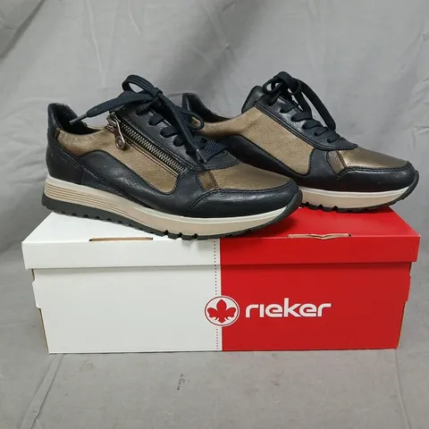 BOXED PAIR OF RIEKER SHOES IN BLACK/GOLD SIZE 6.5