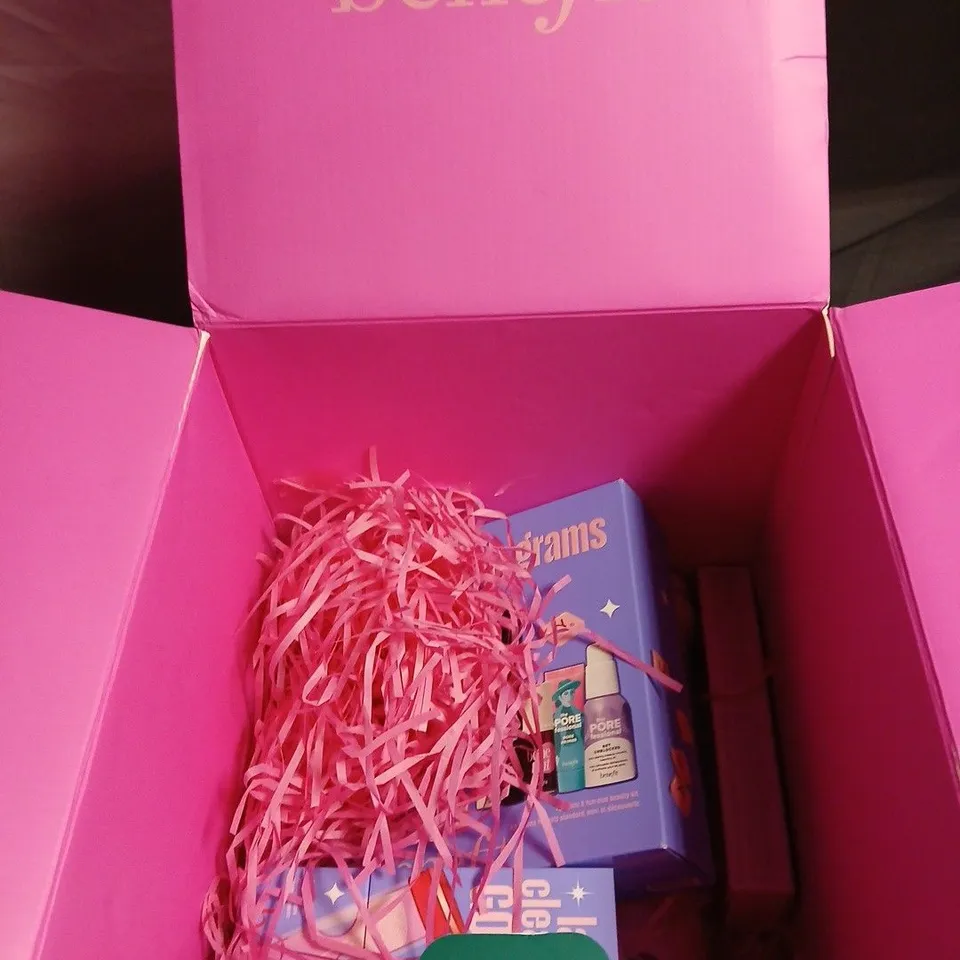 Benefit Cosmetics Gift Set -  Gift Box with Miniatures 