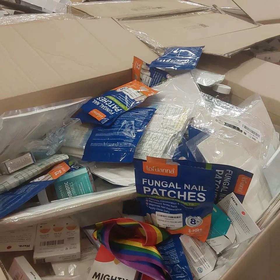 PALLET CONTAINING A VERY LARGE QUANTITY OF ASSORTED MEDICAL SUPPLIES INCLUDING: FUNGAL NAIL PATCHED, SYRINGES, PREBIOTIC GUMMIES, HYDROCOLLOID ROLL ECT