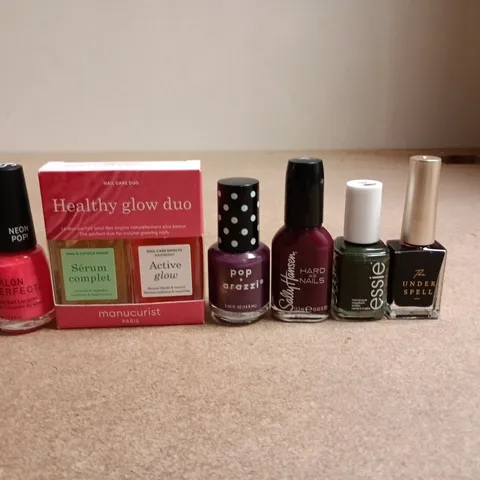 APPROXIMATELY 20 BOTTLES OF NAIL VARNISH TO INCLUDE ESSIE, SALON PERFECT AND MANICURIST