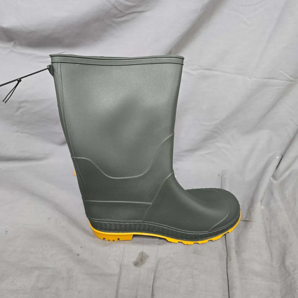 UNBOXED PAIR OF MOUNTAIN WAREHOUSE PLAIN KIDS WELLIES KHAKI - UK 3