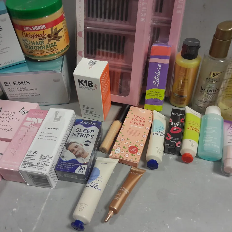 BOX OF APPROXIMATELY 15 COSMETIC ITEMS TO INCLUDE ELEMIS ROSE FACIAL OIL, ROSEMARY ESSENTIAL OIL, HAND CREAM, ETC