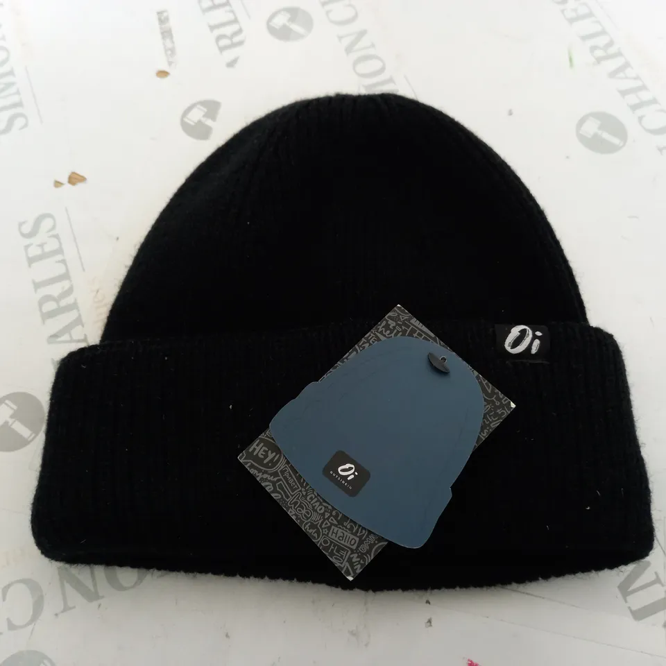 OUTSIDE IN BEANIE HAT IN BLACK