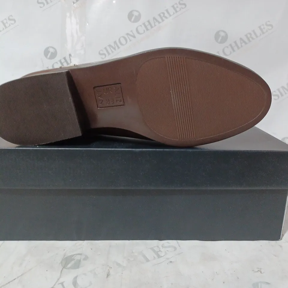 BOXED PAIR OF NATURALIZER LOW HEEL SIDE-ZIP SHOES IN BROWN UK SIZE 6
