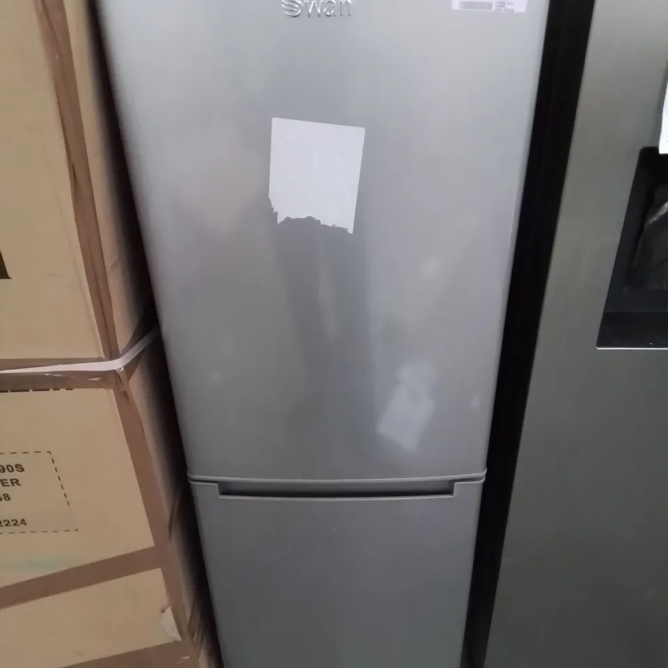 SWAN SR15690S 48CM WIDE, 50/50 SPLIT FRIDGE FREEZER - SILVER